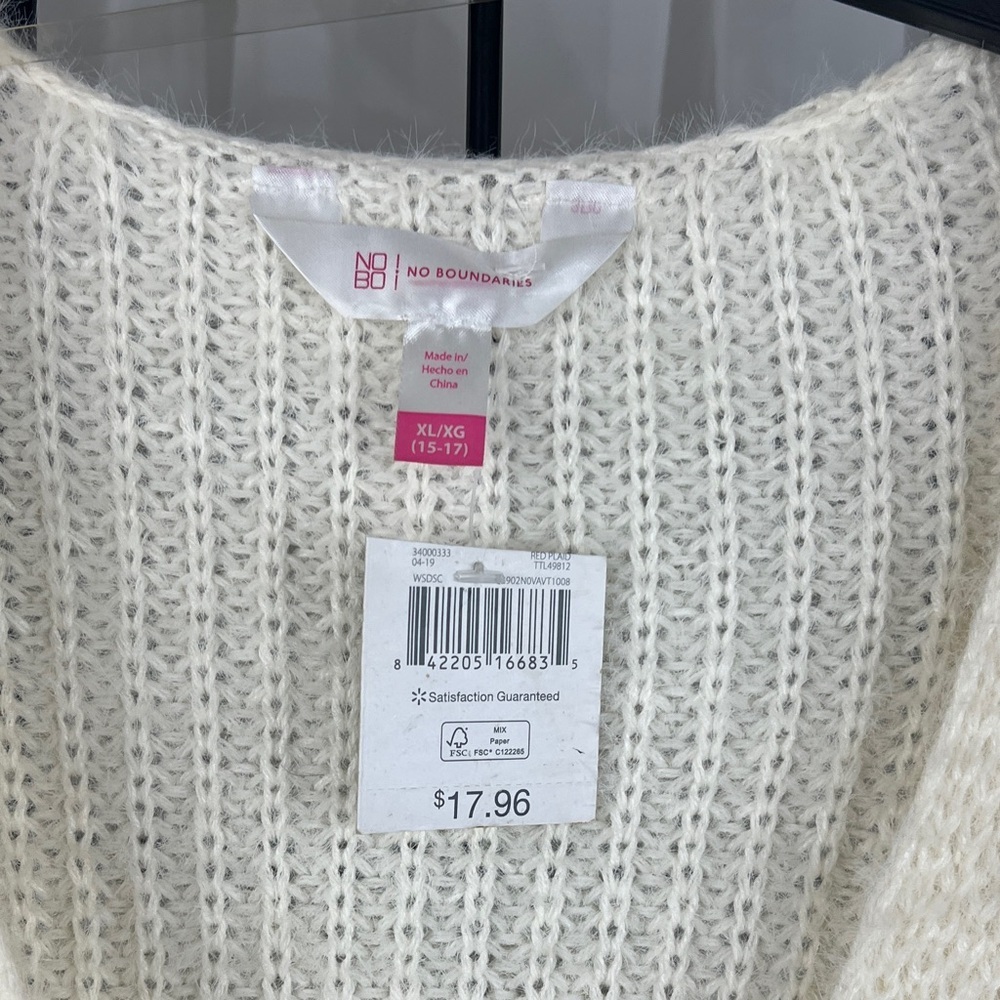 NWT No Boundaries Cream V-Neck Sweater with Pearl Accents - Picture 5 of 10